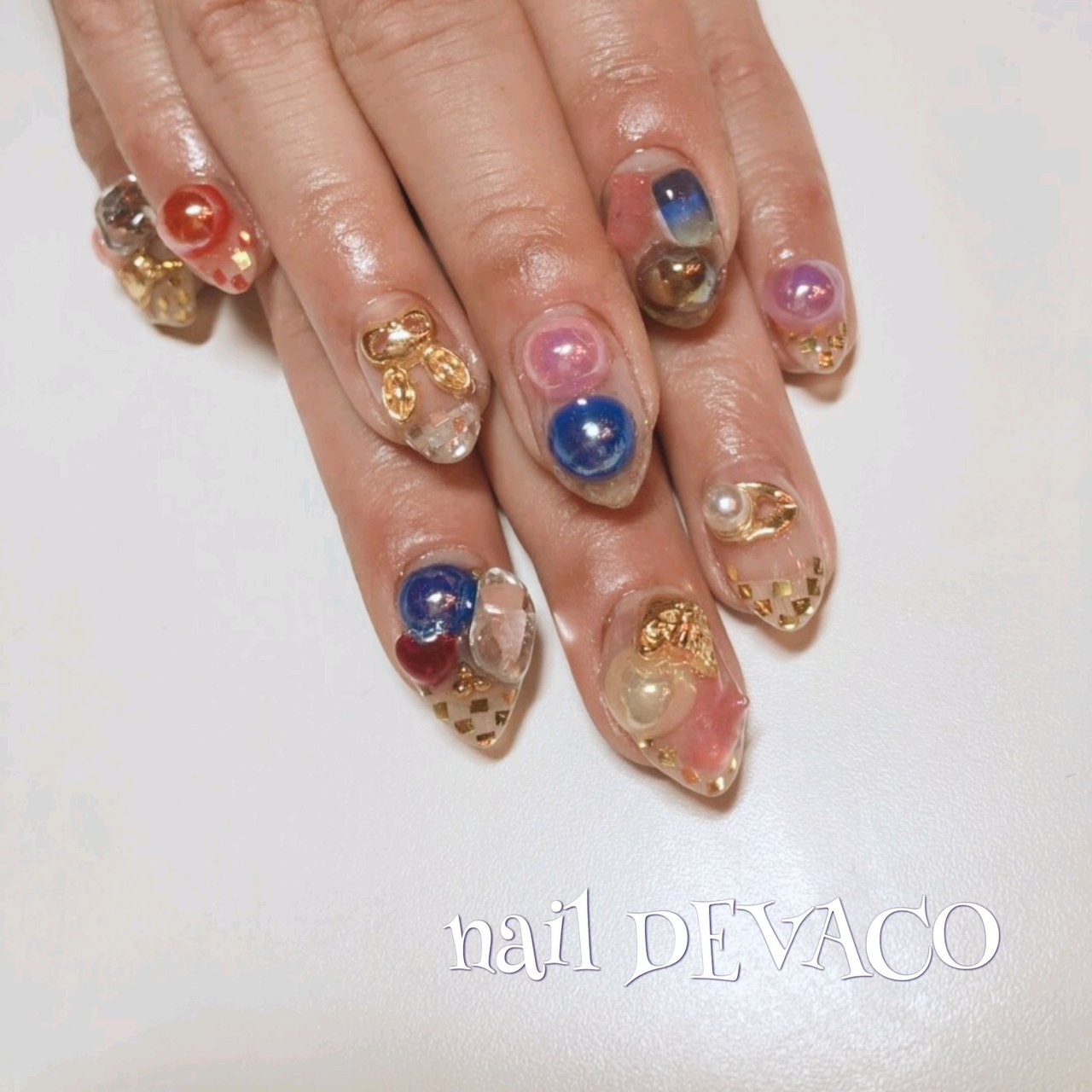 オールシーズン パーティー ハンド ホログラム ビジュー 999naildevacoのネイルデザイン No 3915457 ネイルブック