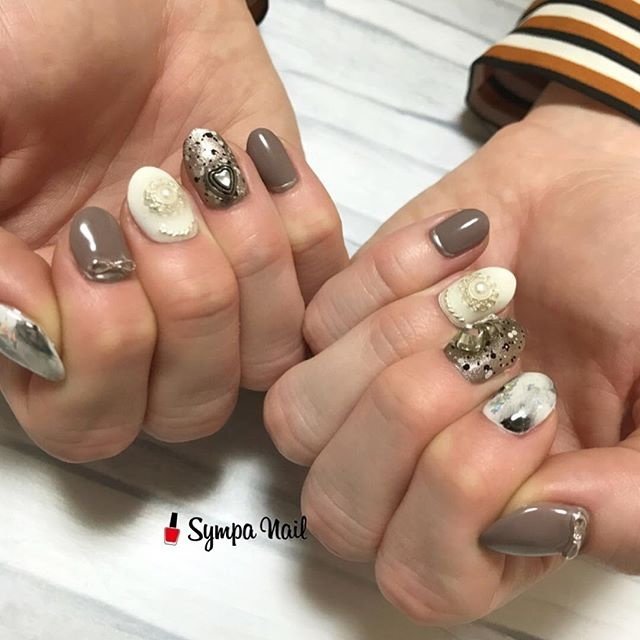 オールシーズン ハンド ニュアンス グレージュ ブラック Sympa Nailのネイルデザイン No ネイルブック