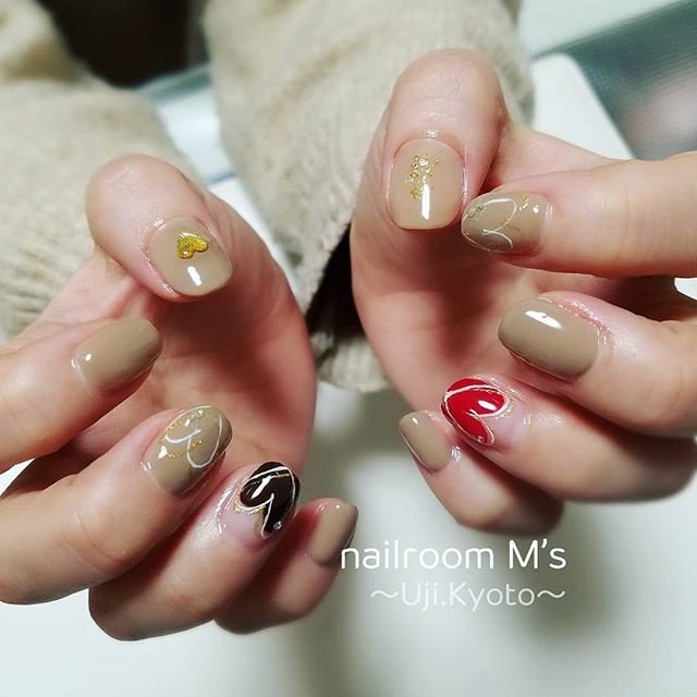 バレンタイン ハンド 変形フレンチ ハート ベージュ Msnail123のネイルデザイン No ネイルブック