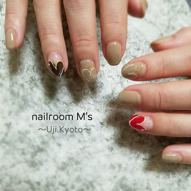 バレンタイン ハンド 変形フレンチ ハート ベージュ Msnail123のネイルデザイン No ネイルブック