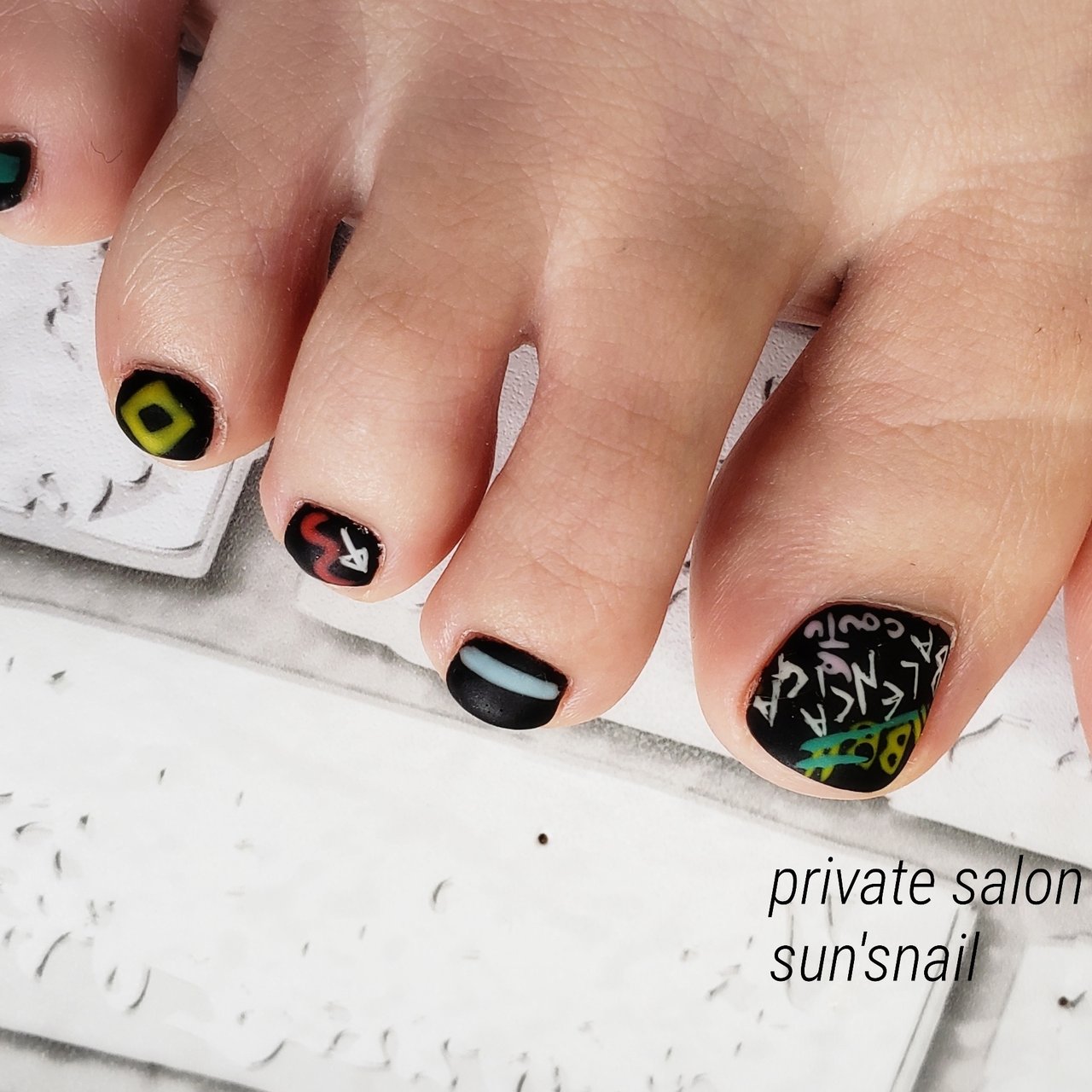 オールシーズン フット ワンカラー イニシャル ブランド柄 Sun Snailのネイルデザイン No ネイルブック