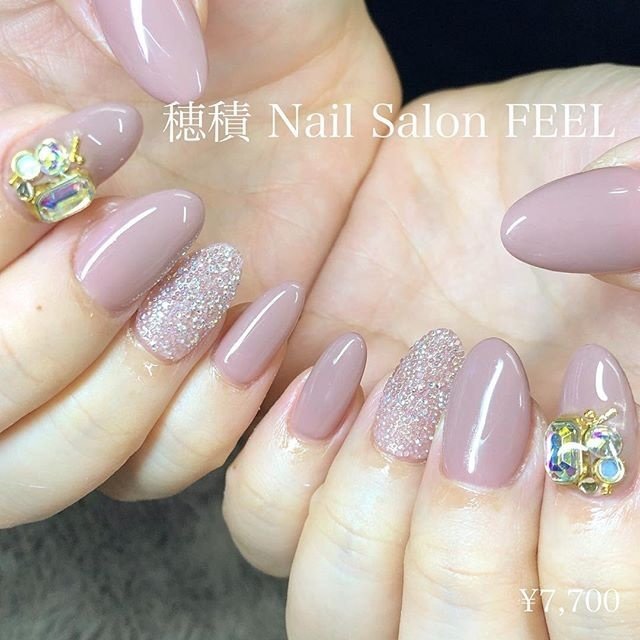オールシーズン バレンタイン ワンカラー ビジュー クリスタルピクシー 穂積 ネイルサロン Feelのネイルデザイン No ネイル ブック