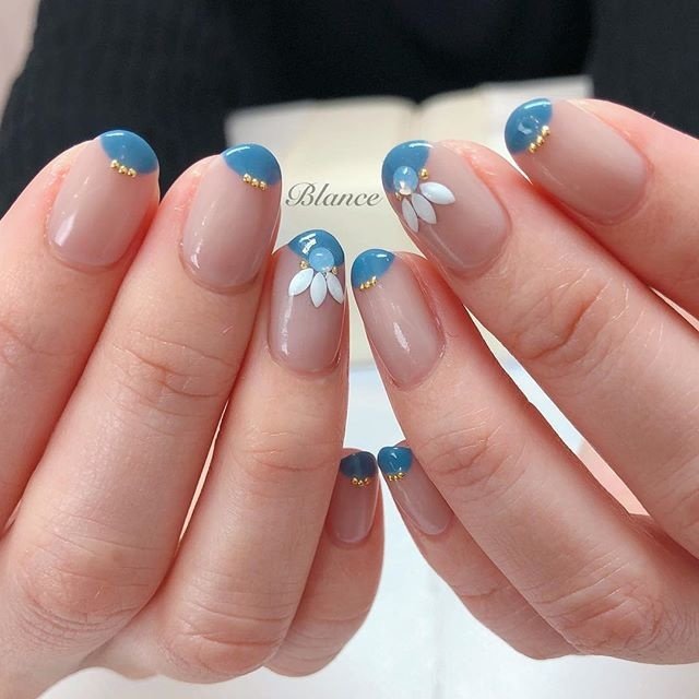 変形フレンチ ベージュ ブルー スモーキー ジェル Junkonakanishiのネイルデザイン No ネイルブック