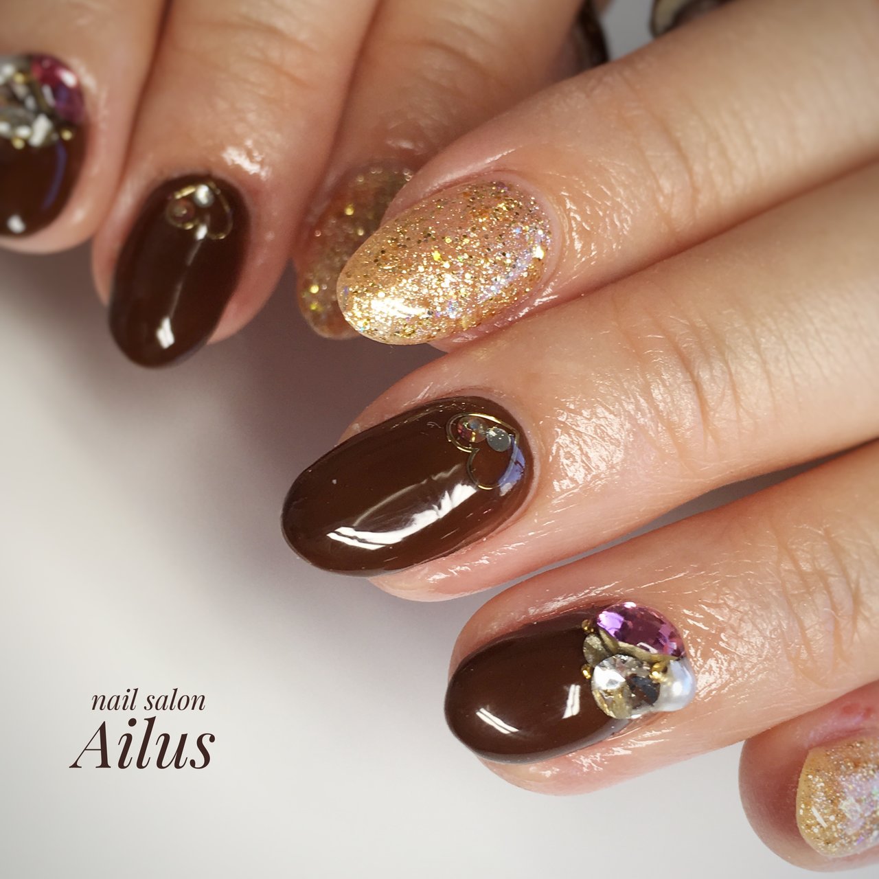 バレンタイン ハンド ラメ ワンカラー ビジュー Nail Salon Ailusのネイルデザイン No ネイルブック