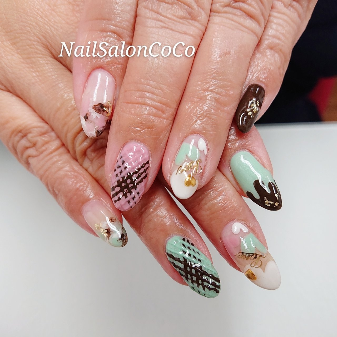 冬 バレンタイン ハンド ワンカラー スイーツ Nailsaloncocoのネイルデザイン No ネイルブック