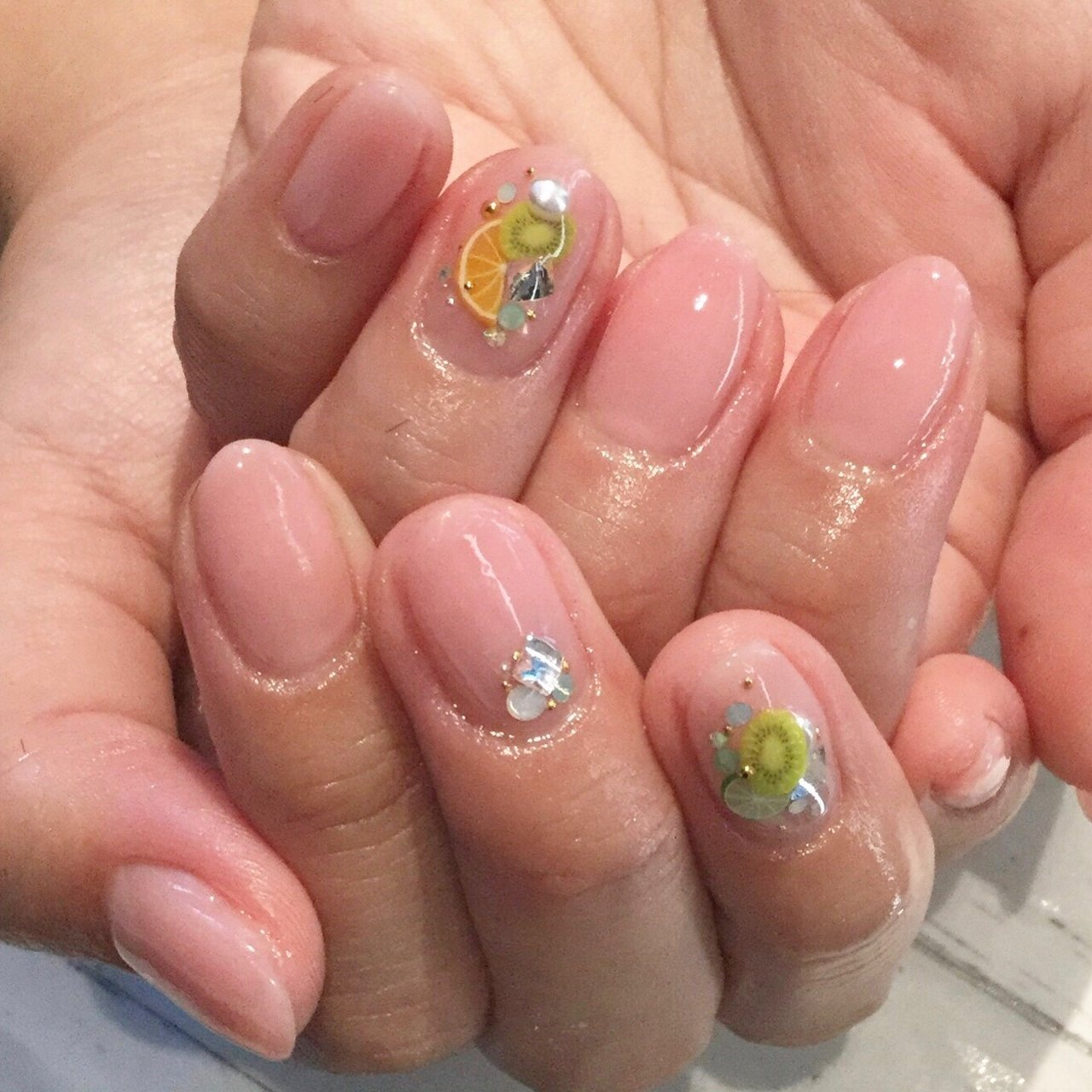 オールシーズン ハンド ワンカラー ビジュー フルーツ Lavelaのネイルデザイン No ネイルブック