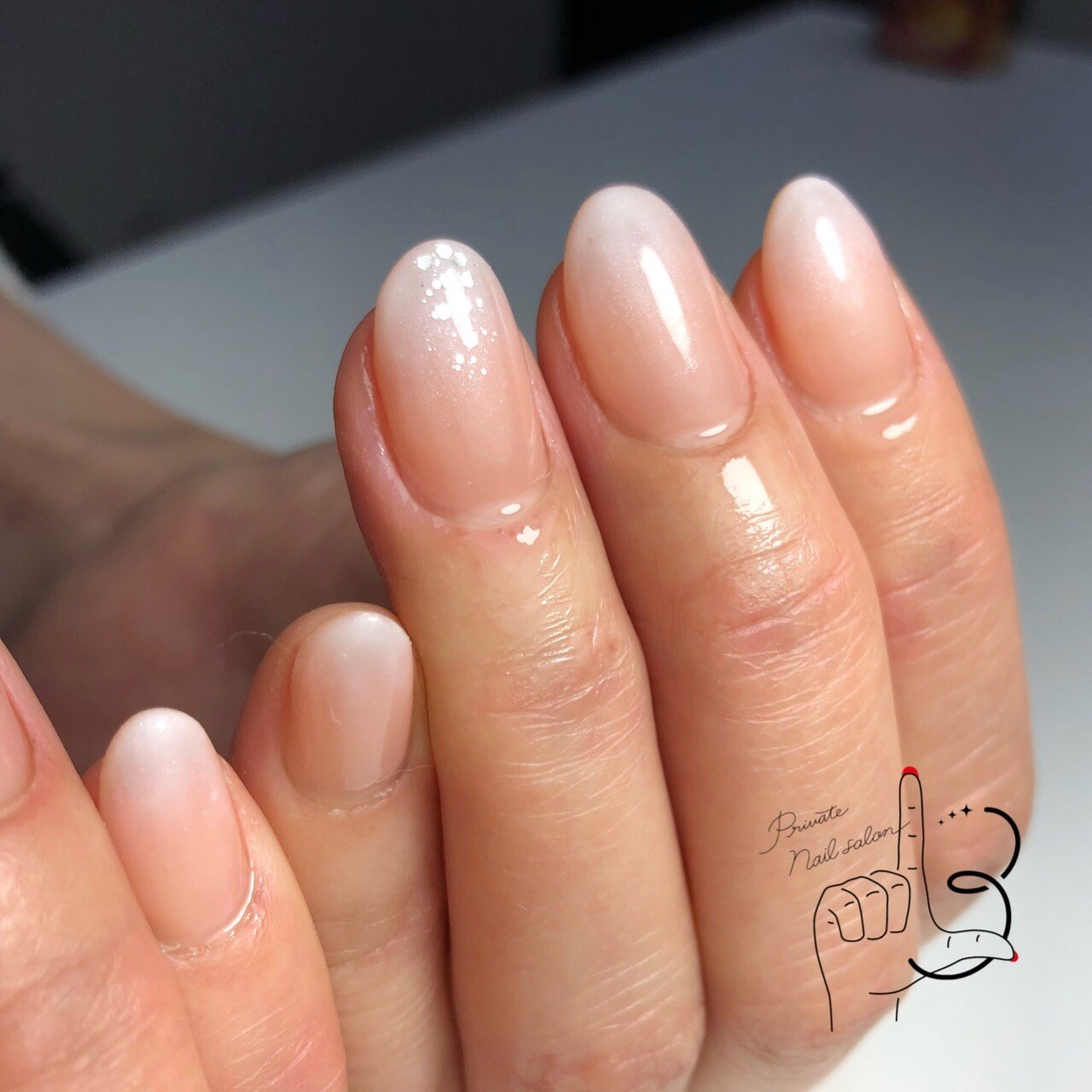 オールシーズン ハンド グラデーション ホワイト ジェル Nailsalon L3のネイルデザイン No ネイルブック