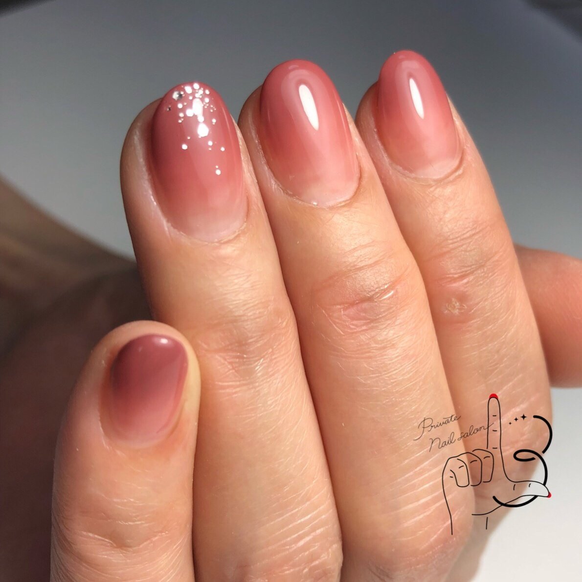 オールシーズン ハンド グラデーション ミディアム ピンク Nailsalon L3のネイルデザイン No ネイルブック