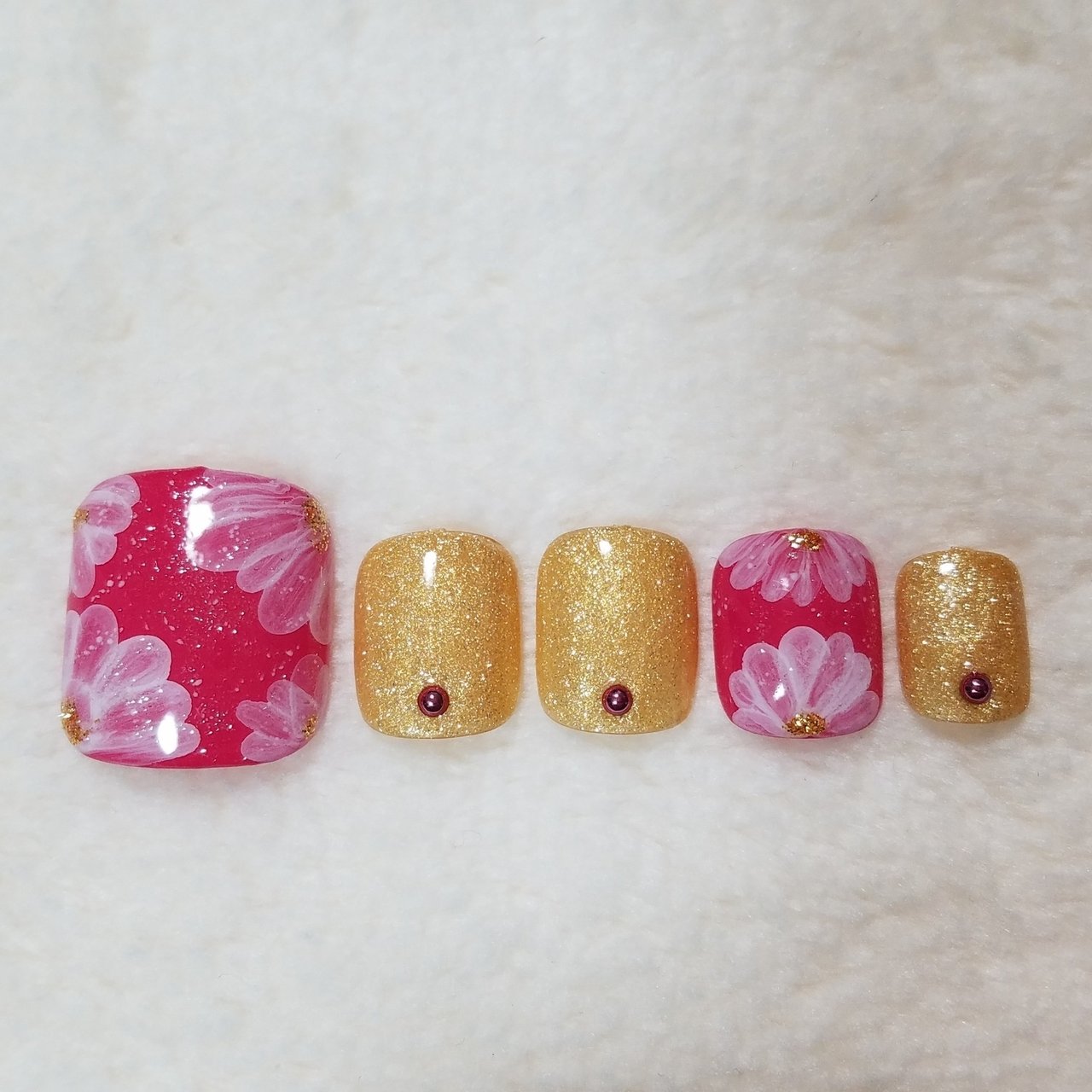 春 オールシーズン フット ラメ ワンカラー Nailauliiのネイルデザイン No ネイルブック