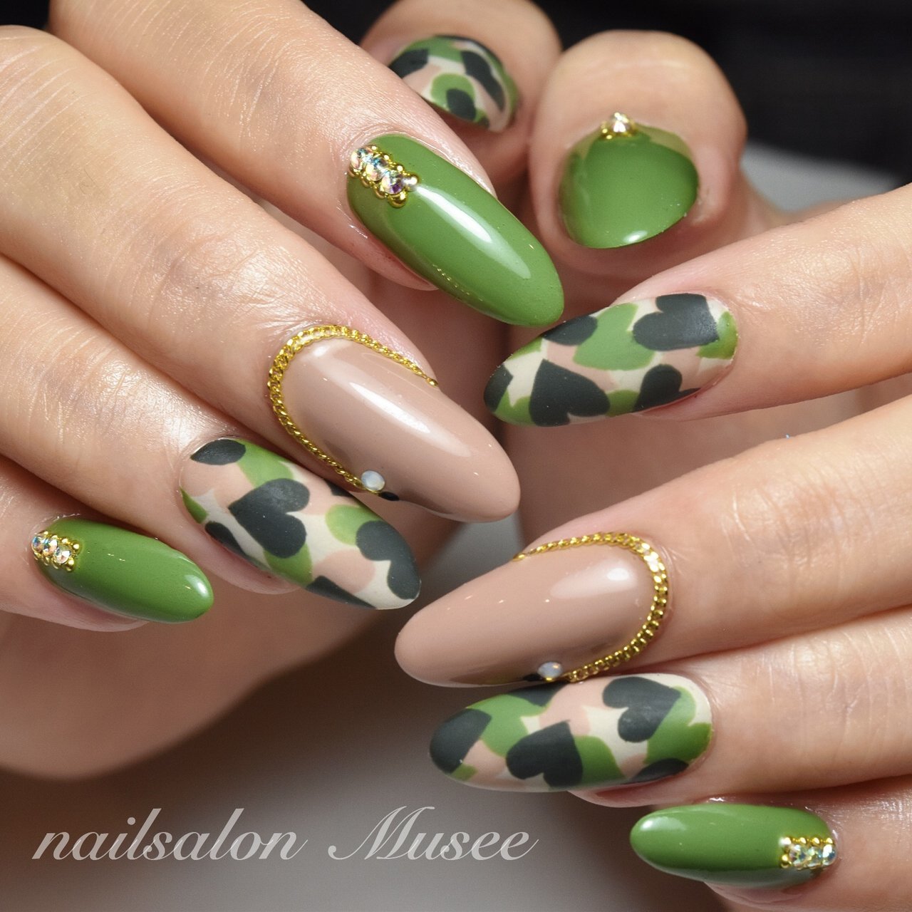 秋 冬 ハンド ハート カモフラージュ Nailsalon Museeのネイルデザイン No ネイルブック