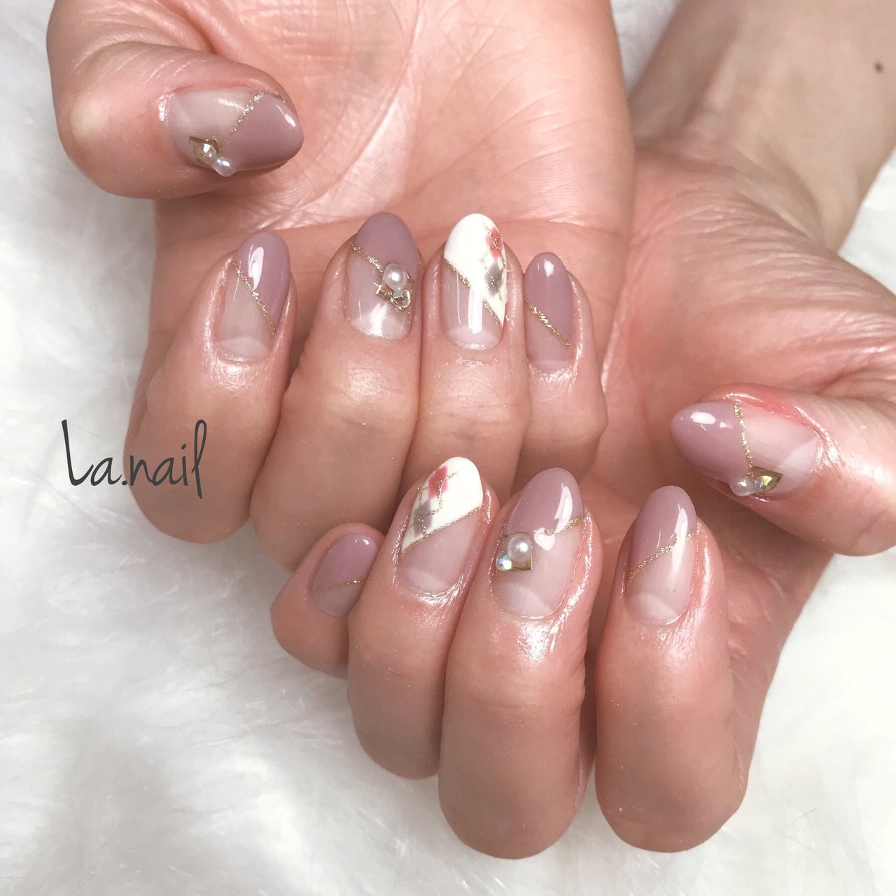 秋 冬 ハンド 変形フレンチ ノルディック La Nailのネイルデザイン No ネイルブック