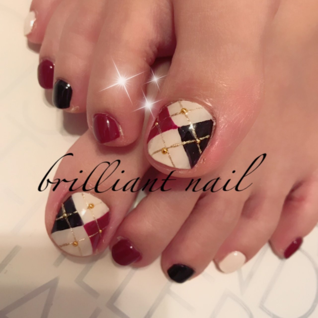 秋 冬 フット アーガイル ボルドー Brilliantnailのネイルデザイン No ネイルブック