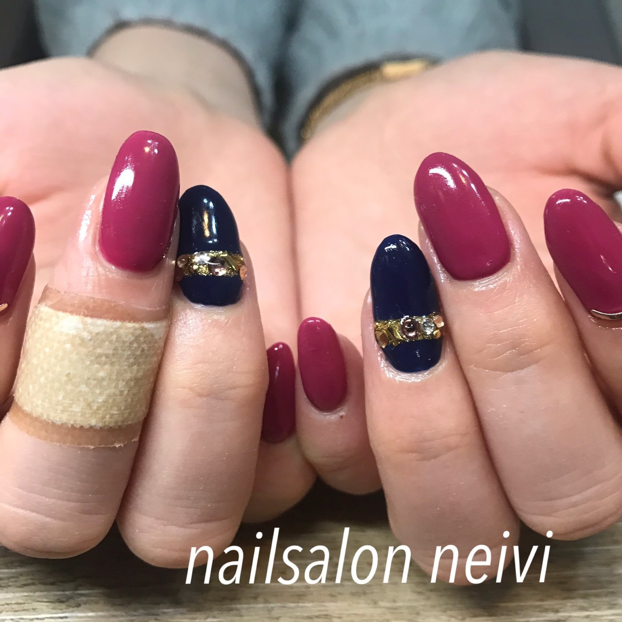 冬 オフィス ハンド ショート ネイビー Nailsalon Neiviのネイルデザイン No ネイルブック