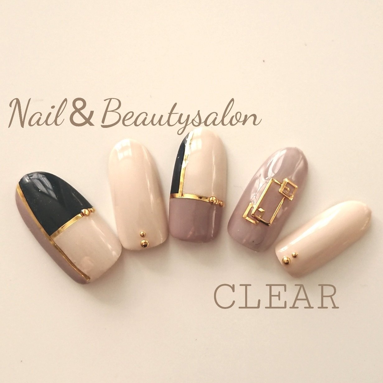 ハンド ミディアム ホワイト ネイビー グレージュ Clear Nailsalonのネイルデザイン No ネイルブック