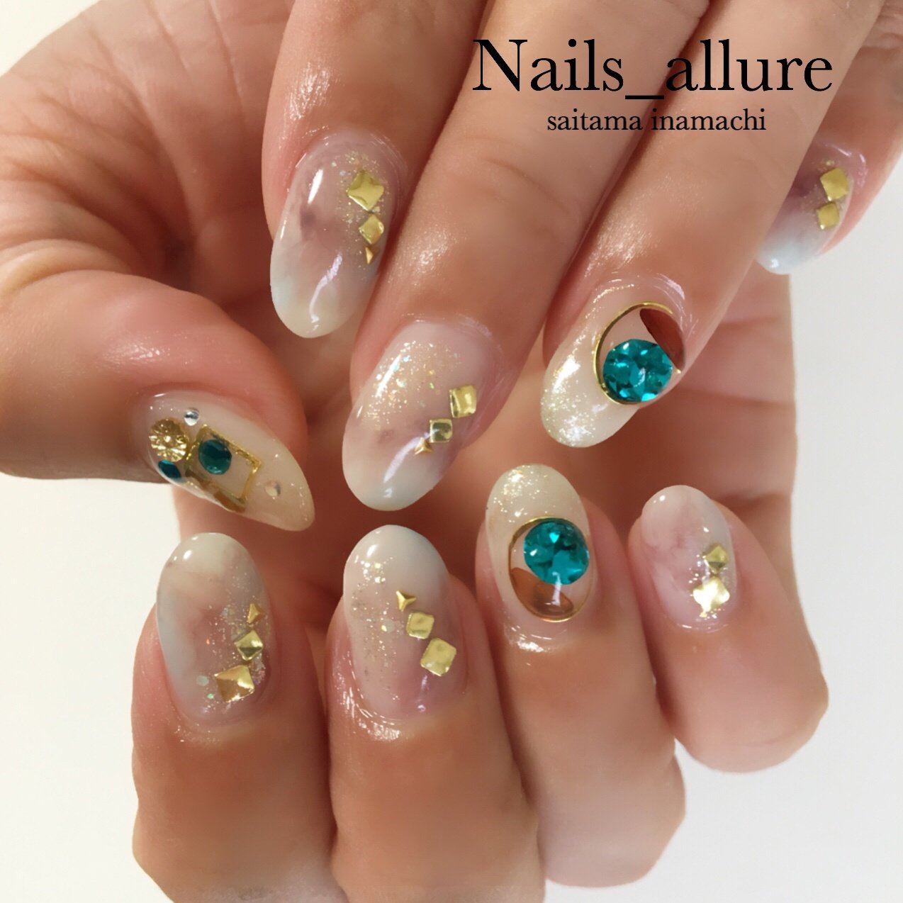 オールシーズン ハンド ニュアンス ミディアム ホワイト Nails Allureのネイルデザイン No ネイルブック