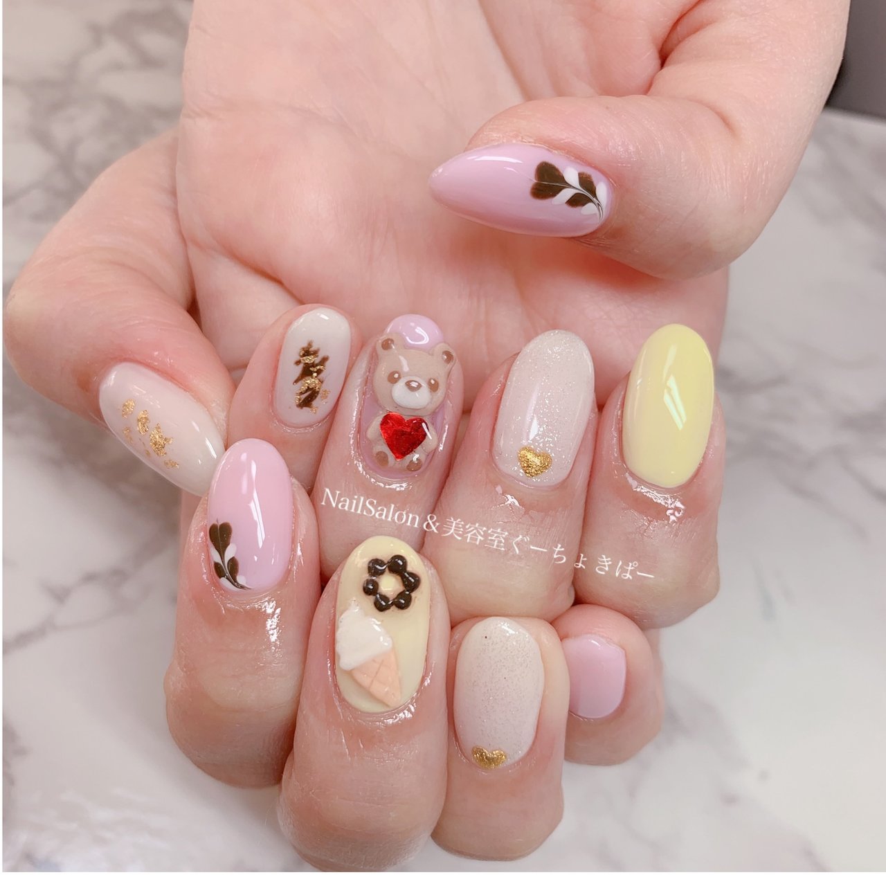 バレンタイン ハンド キャラクター ミディアム ホワイト Nailsalon 美容室ぐーちょきぱーのネイルデザイン No ネイル ブック