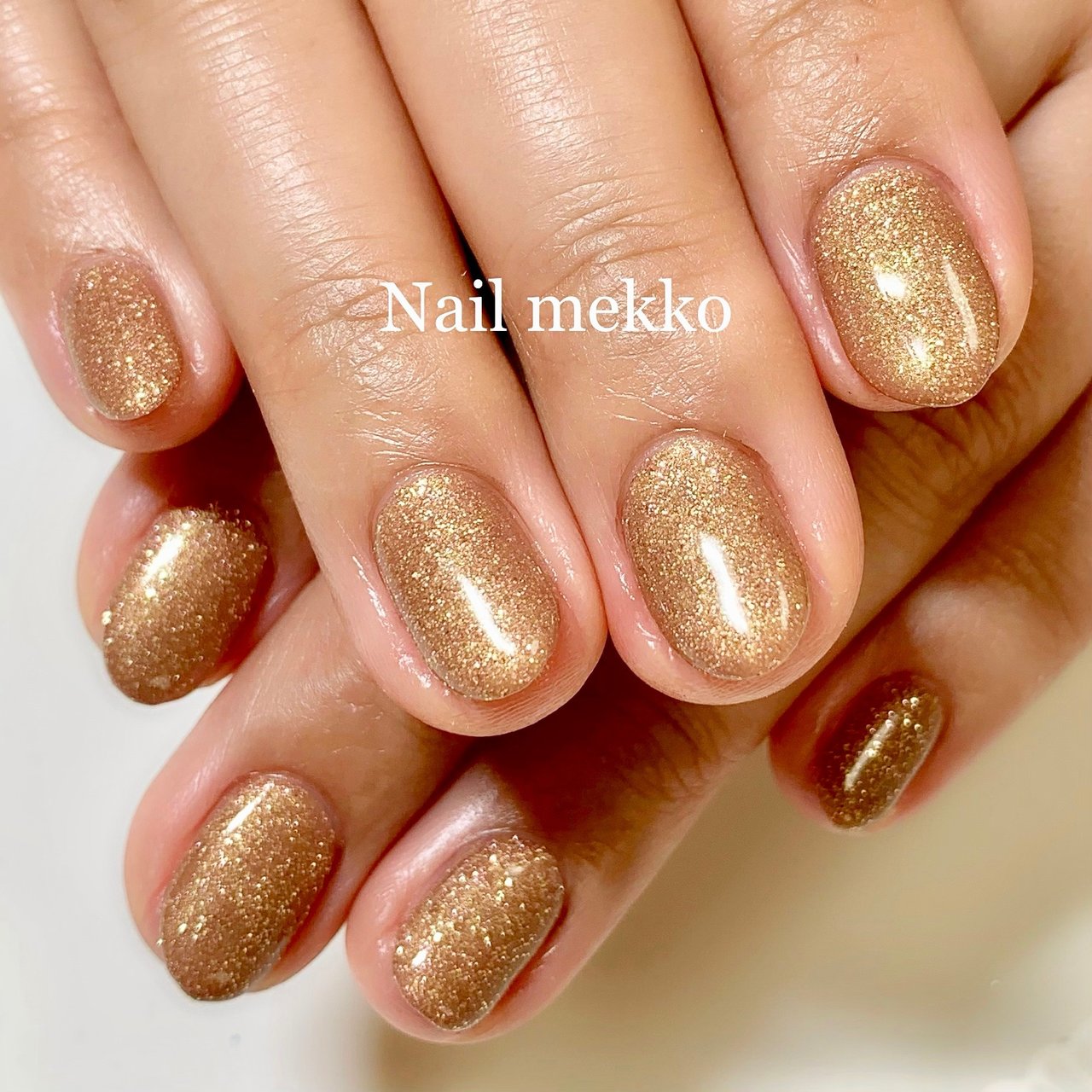 シンプル ラメ ワンカラー アンティーク ゴールド Nail Mekkoのネイルデザイン No ネイルブック