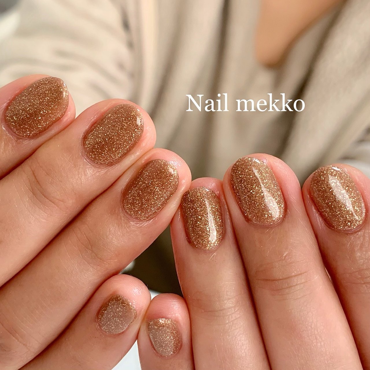 シンプル ラメ ワンカラー アンティーク ゴールド Nail Mekkoのネイルデザイン No ネイルブック