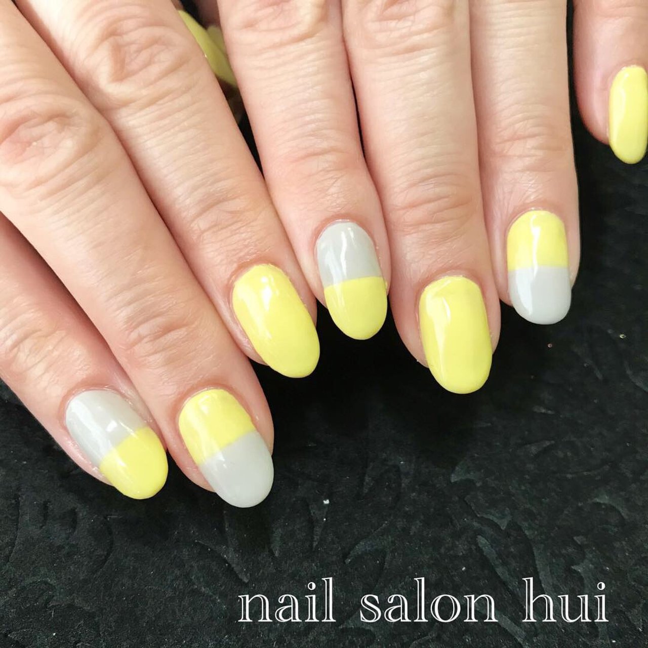 春 オールシーズン バイカラー イエロー グレー Nailsalon Huiのネイルデザイン No ネイルブック