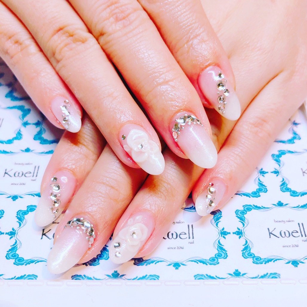 ブライダル ハンド グラデーション ビジュー 3d Kwellのネイルデザイン No ネイルブック