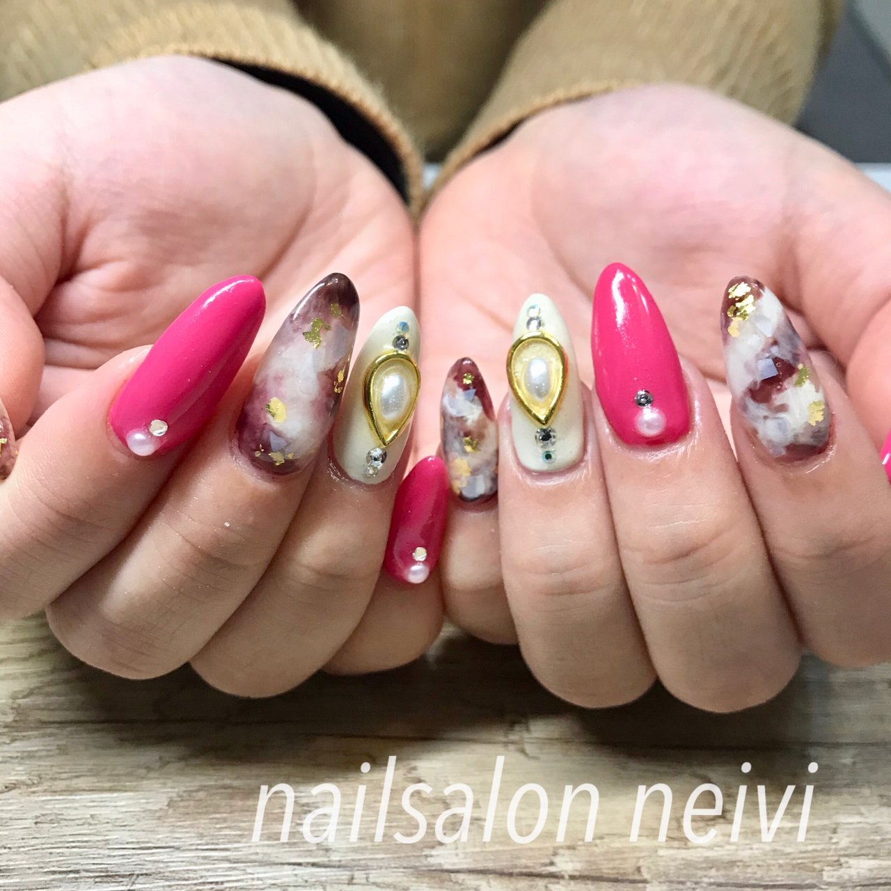 冬 バレンタイン ハンド ミディアム ホワイト Nailsalon Neivi 三好智子のネイルデザイン No ネイルブック