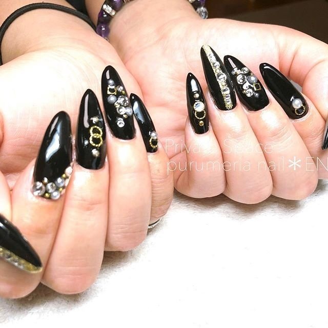 ロング ブラック ゴールド スカルプチュア Purumeria Nail Enのネイルデザイン No 3961573 ネイルブック