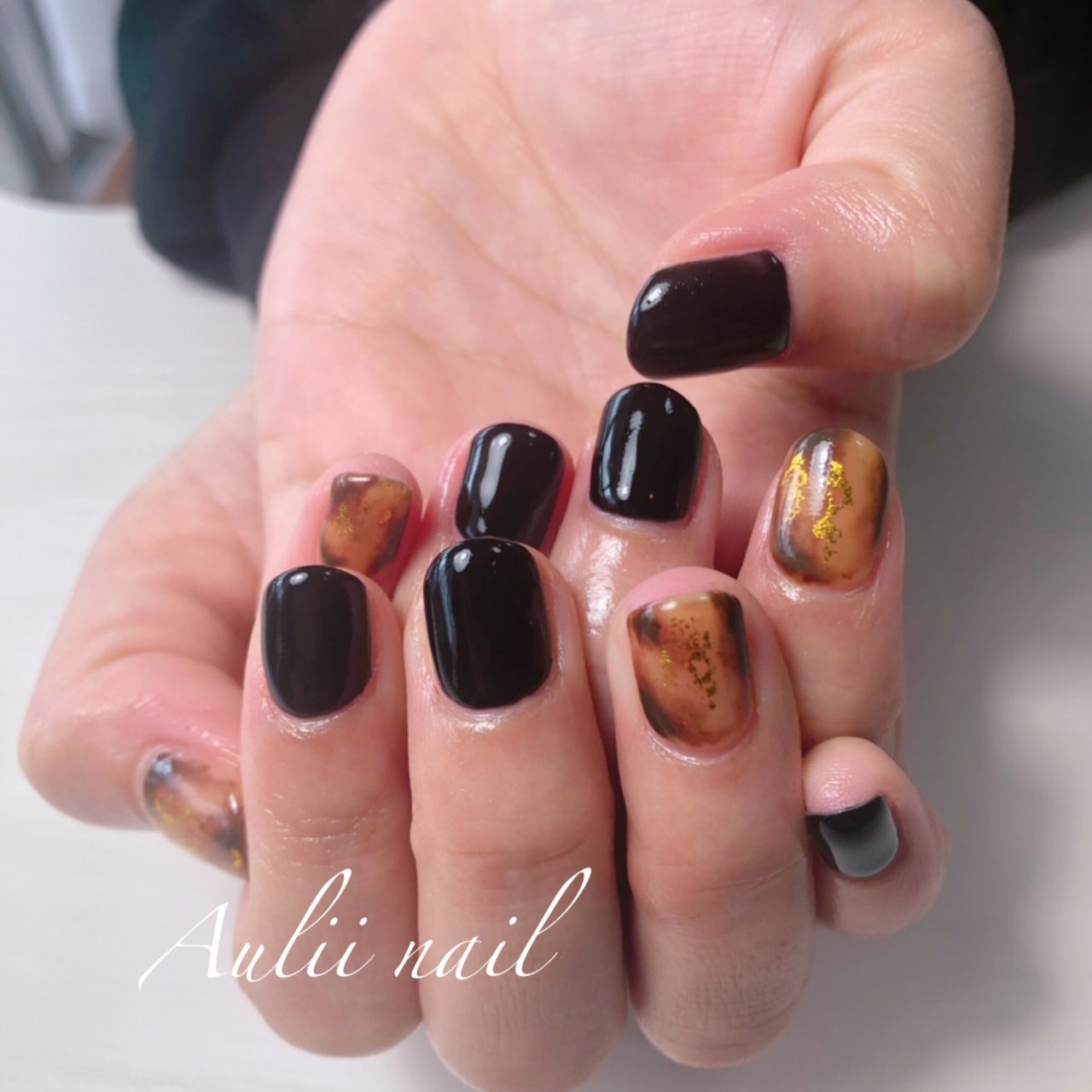 秋 冬 ハンド べっ甲 ブラック Nail Salon Auliiのネイルデザイン No ネイルブック