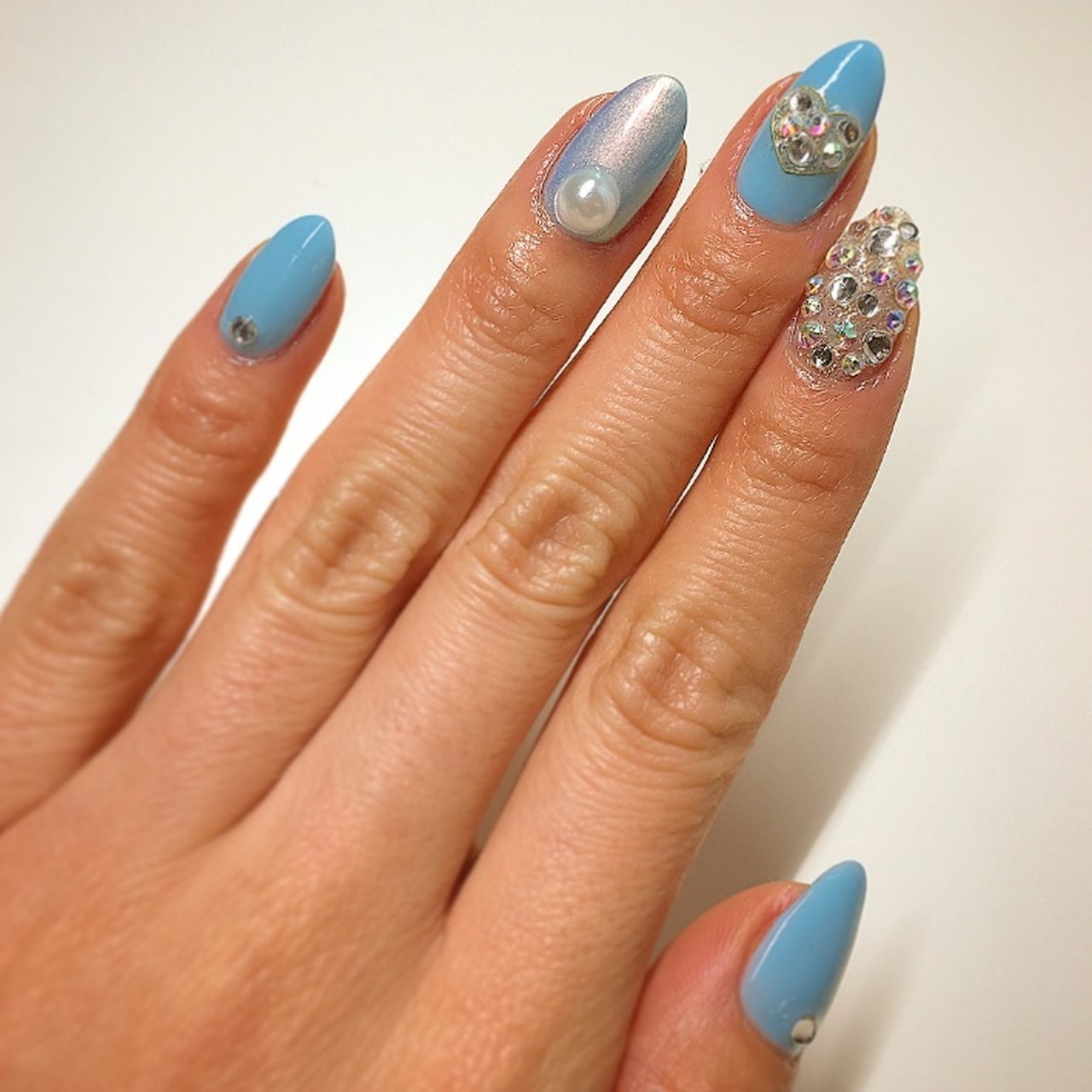 春 ハンド ホワイト ターコイズ 水色 Progress Nailのネイルデザイン No ネイルブック