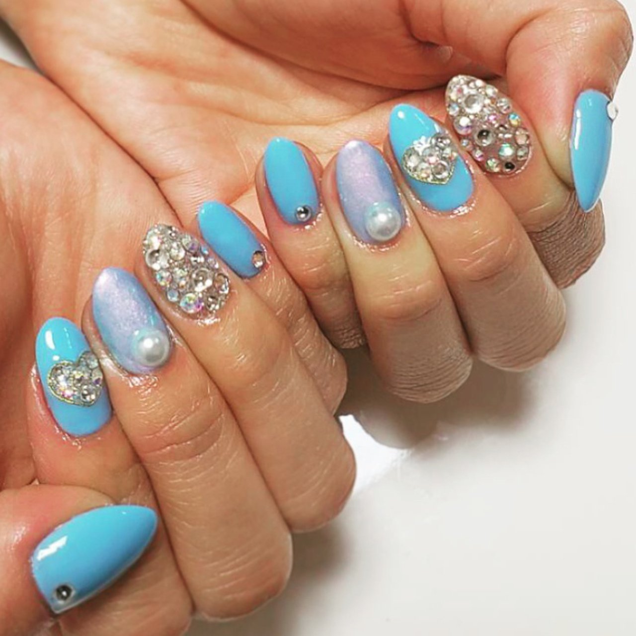 春 ハンド ホワイト ターコイズ 水色 Progress Nailのネイルデザイン No ネイルブック