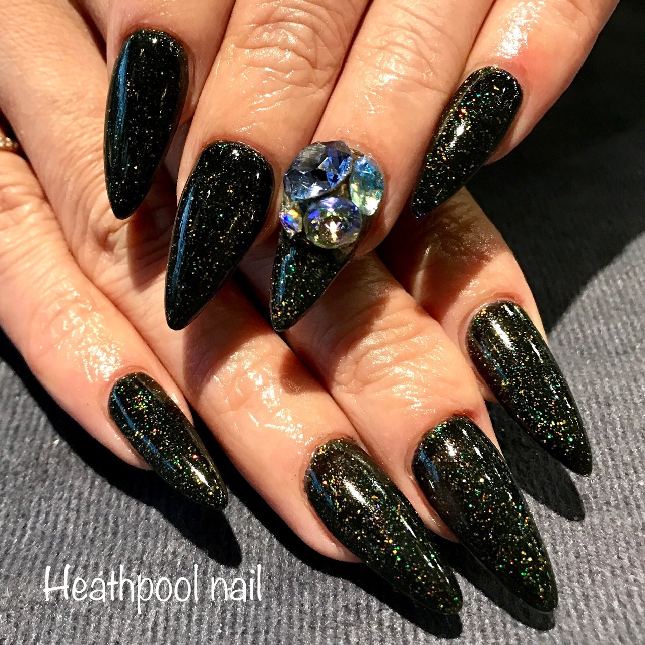 ハンド ラメ ワンカラー ビジュー ブラック Heathpoolnailのネイルデザイン No ネイルブック