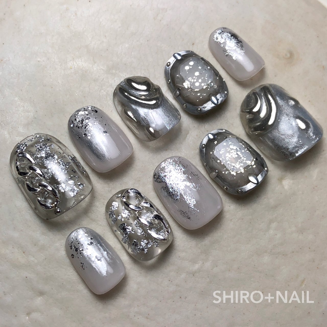 グレージュ シルバー メタリック Shiro Nailのネイルデザイン No ネイルブック