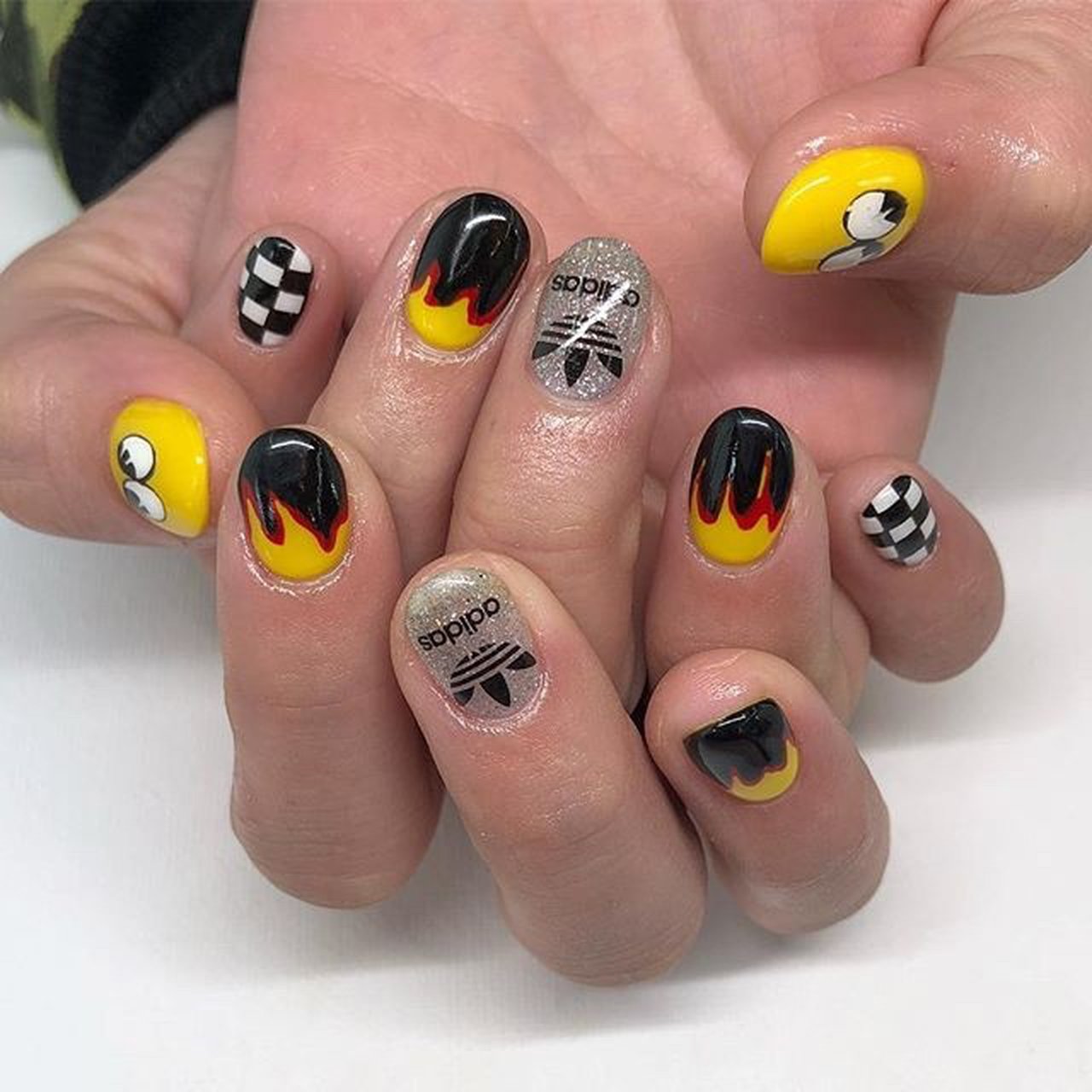 ハンド キャラクター ショート レッド イエロー 豊明市のネイルサロン S Nail エスネイル のネイルデザイン No ネイル ブック