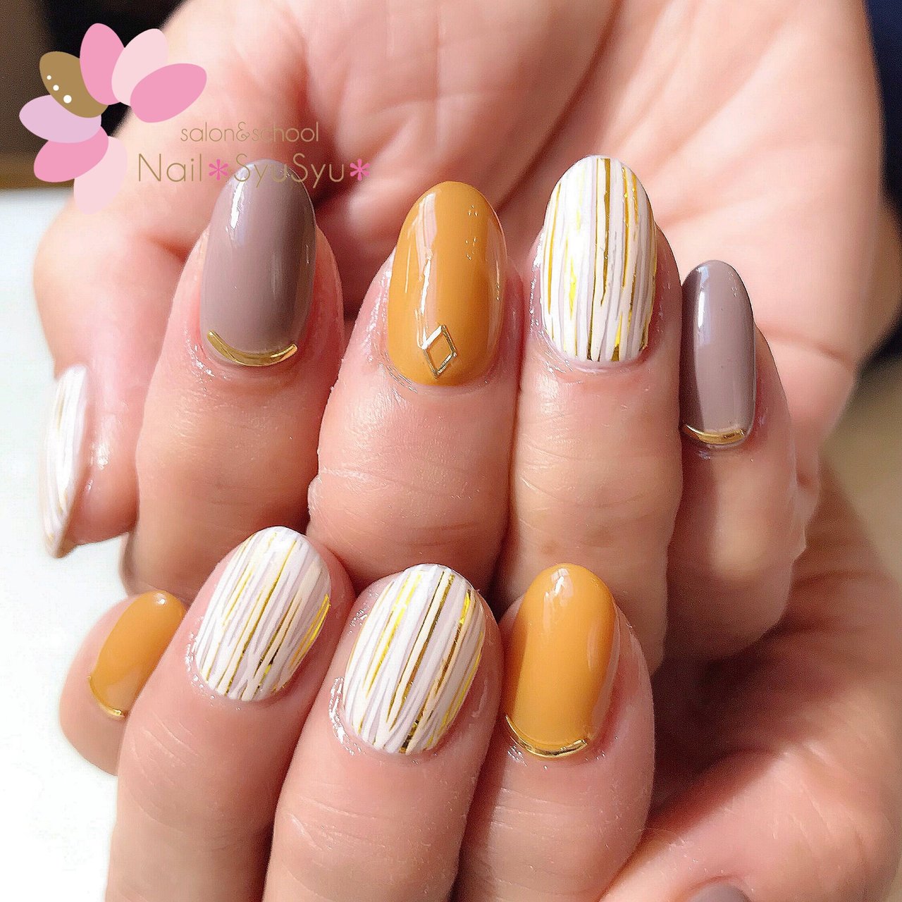 秋 冬 ハンド ストライプ グレージュ Nail Syusyu ネイルシュシュのネイルデザイン No ネイルブック