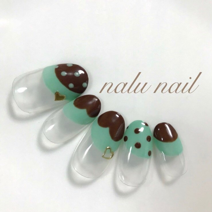 オールシーズン バレンタイン ハンド 変形フレンチ ミディアム Nalu Nail Linda のネイルデザイン No ネイル ブック