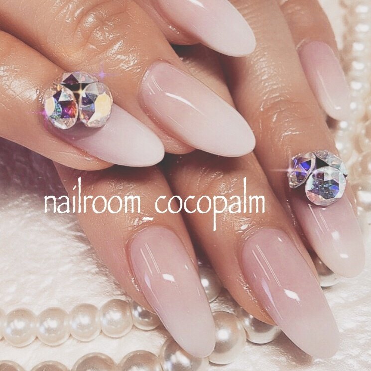 オールシーズン ハンド グラデーション ビジュー ホワイト Jemmynailのネイルデザイン No ネイルブック