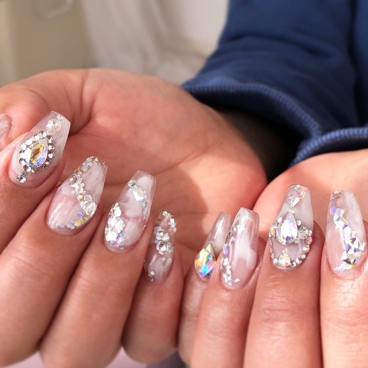 ハンド ビジュー マーブル ミディアム ホワイト 宮城県 石巻 ロージーネイル Rosy Nail Pupuu Rosyのネイル デザイン No ネイルブック