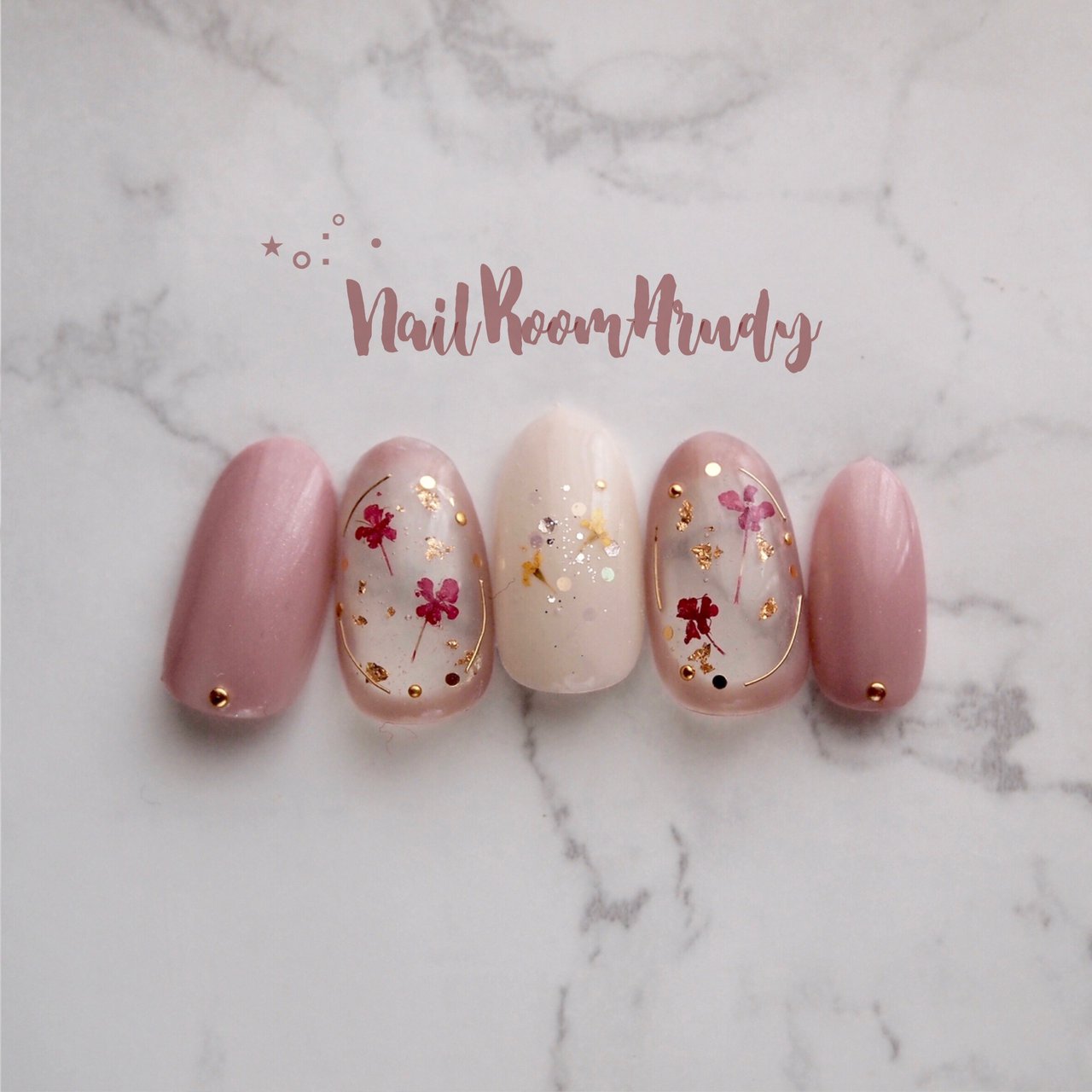 春 冬 ハンド ワンカラー 押し花 Nailroomarudyのネイルデザイン No ネイルブック