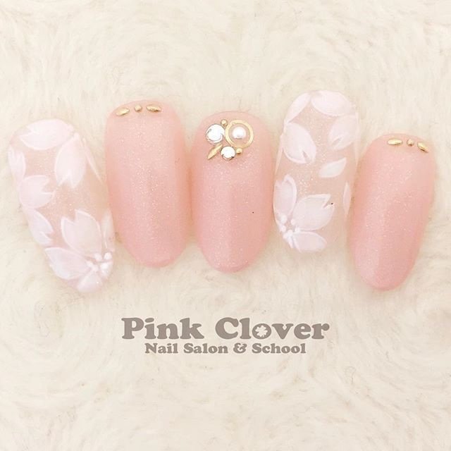 春 成人式 卒業式 入学式 ハンド Pink Clover ネイルサロン スクールのネイルデザイン No ネイルブック