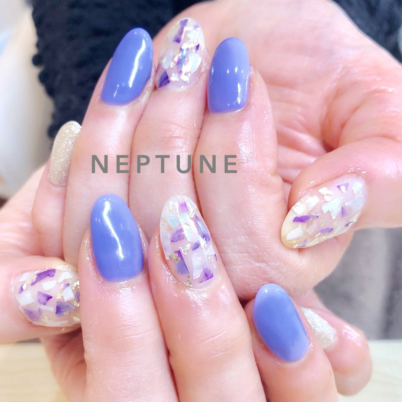 オールシーズン リゾート 女子会 ハンド ビジュー Salon Neptuneのネイルデザイン No ネイルブック