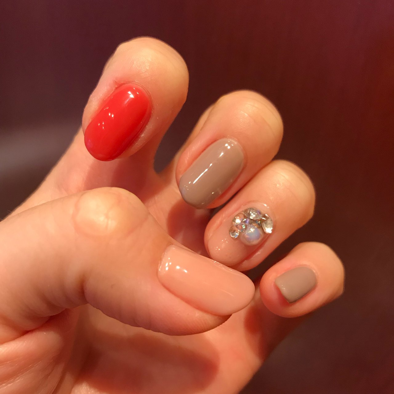 秋 ハンド シンプル ワンカラー ビジュー チョコのネイルデザイン No ネイルブック