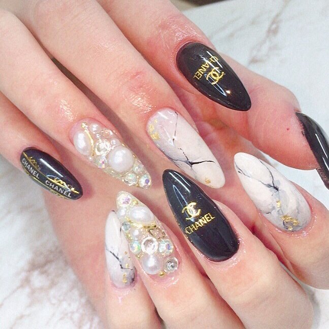 ロング ホワイト ブラック スカルプチュア Seribu のネイルデザイン No ネイルブック