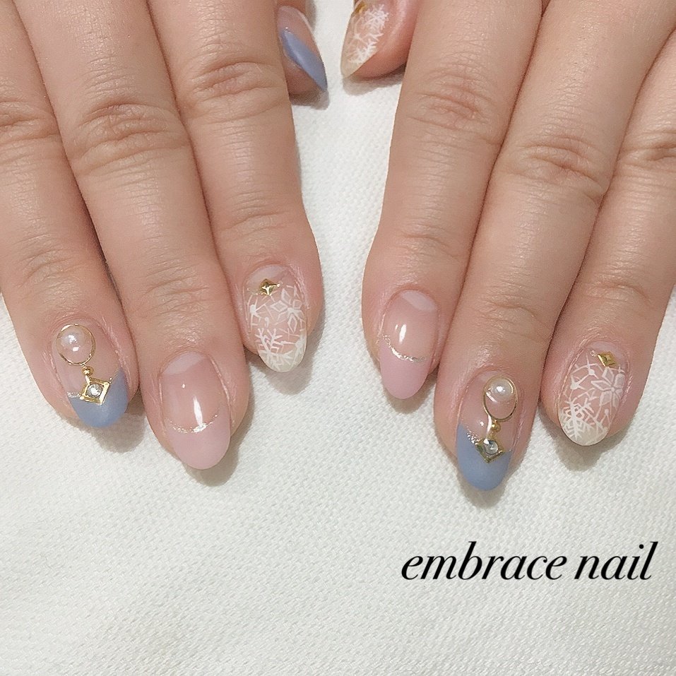 春 冬 ハンド フレンチ 雪の結晶 Embrace Nailのネイルデザイン No ネイルブック