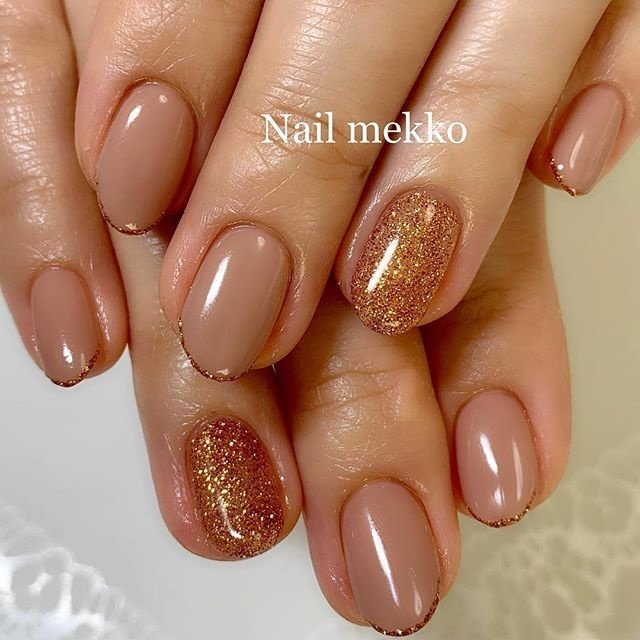 シンプル ラメ ワンカラー ベージュ グレージュ Nail Mekkoのネイルデザイン No 4001901 ネイルブック