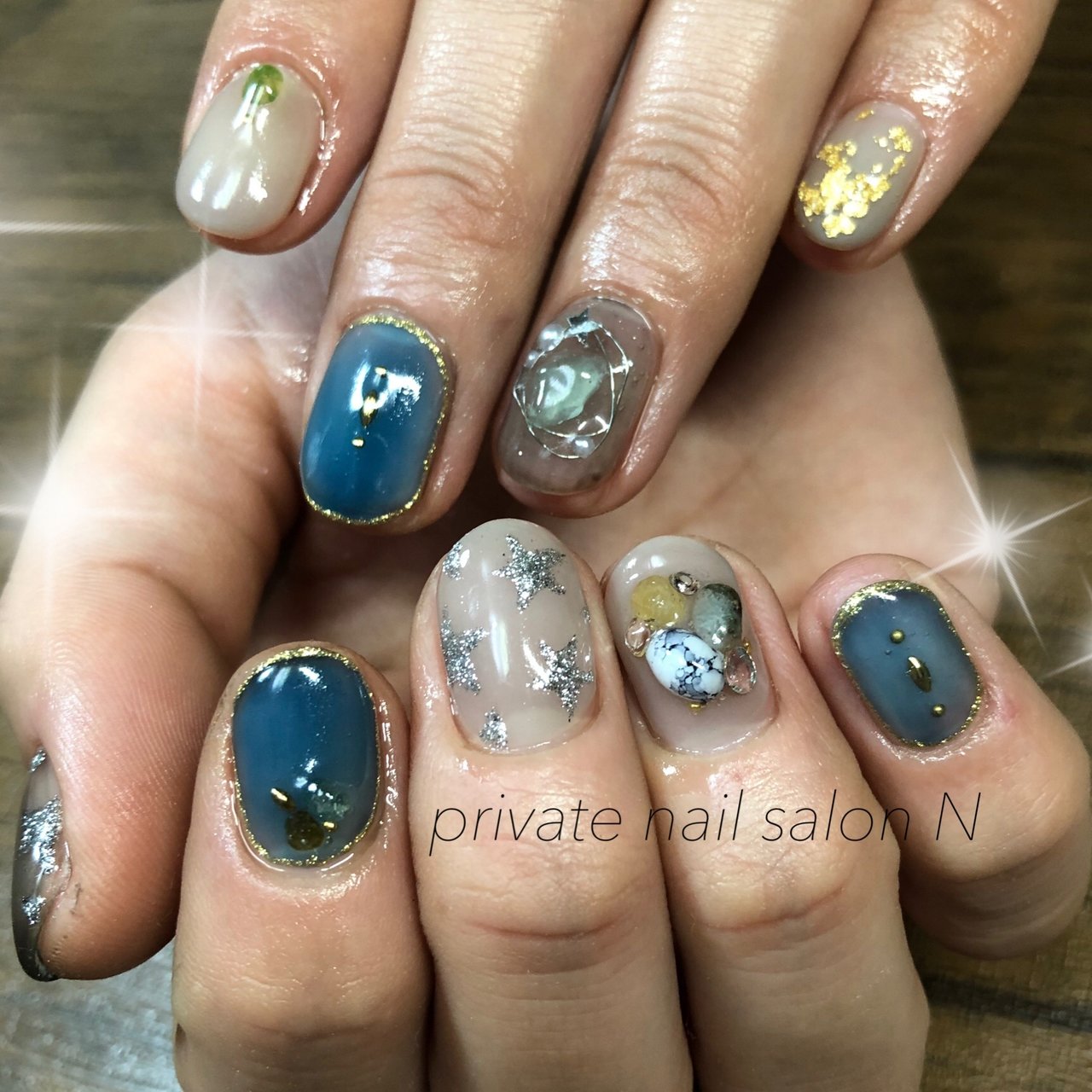 オールシーズン ハンド ニュアンス ネイビー ゴールド Private Nail Salon Nのネイルデザイン No ネイル ブック