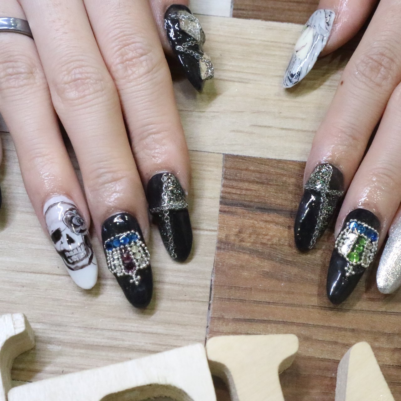 冬 オールシーズン ライブ ハンド ビジュー Jewdy Nailのネイルデザイン No ネイルブック