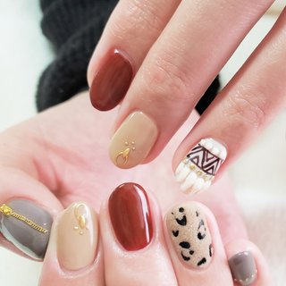 22年 新着順 グレージュ ベロアネイルのネイルデザイン ネイルブック