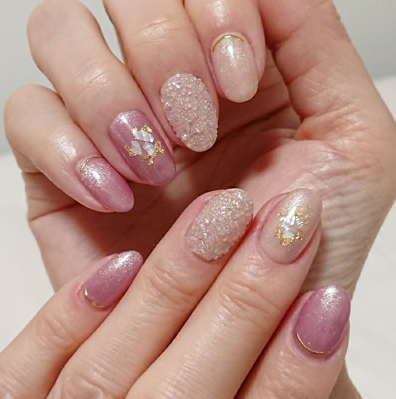 シンプル ワンカラー ビジュー クリスタルピクシー ベージュ Ark Yukiのネイルデザイン No ネイルブック