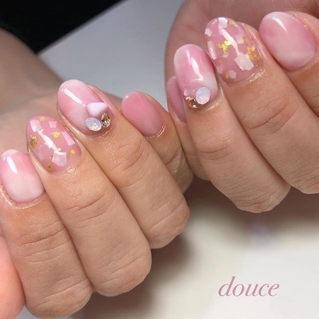 春 デート ハンド シンプル ビジュー Nailsalon Douceのネイルデザイン No ネイルブック