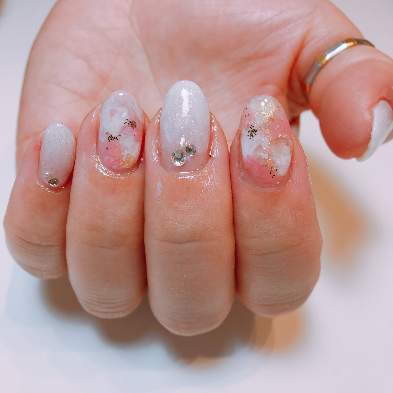 オールシーズン ブライダル ハンド グラデーション ラメ Yunico Nail ユニコネイル 熊本ネイルサロンのネイル デザイン No ネイルブック
