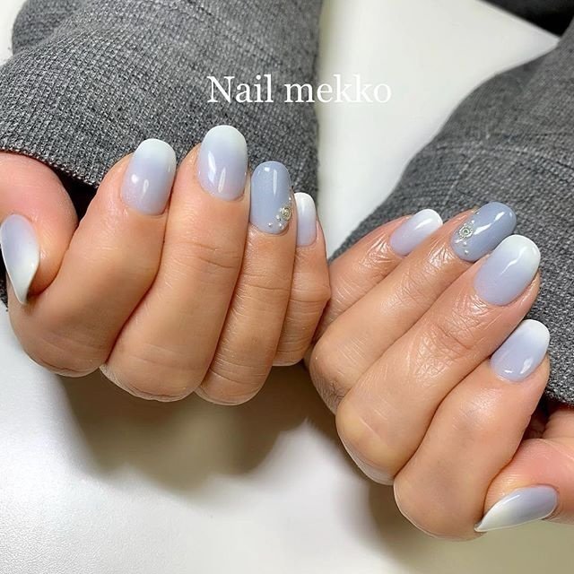 シンプル グラデーション ビジュー パール ホワイト Nail Mekkoのネイルデザイン No ネイルブック